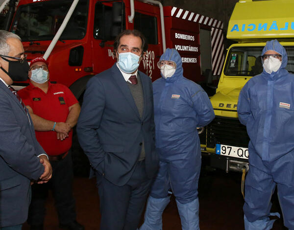 Albuquerque enaltece sentido de serviço público da equipa especializada no transporte de doentes COVID-19 