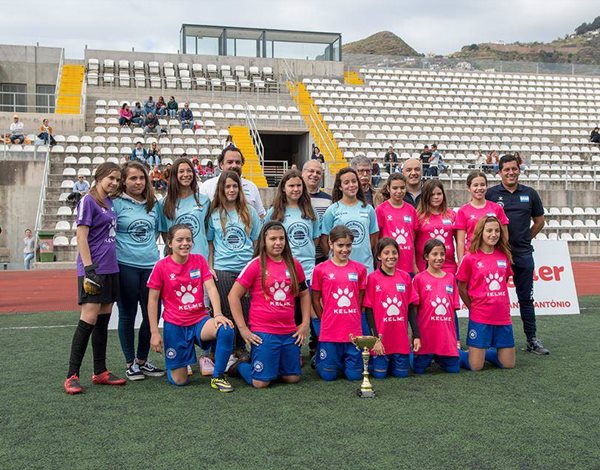 Bairro da Argentina recebe troféu