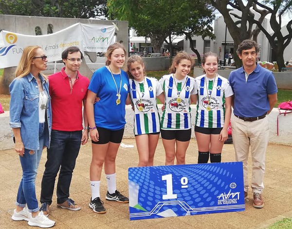 Torneio de Voleibol ao ar livre