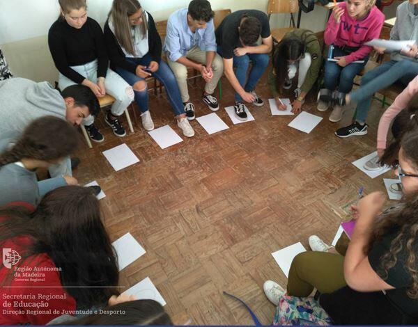 Programas Juvenis e oportunidades para jovens