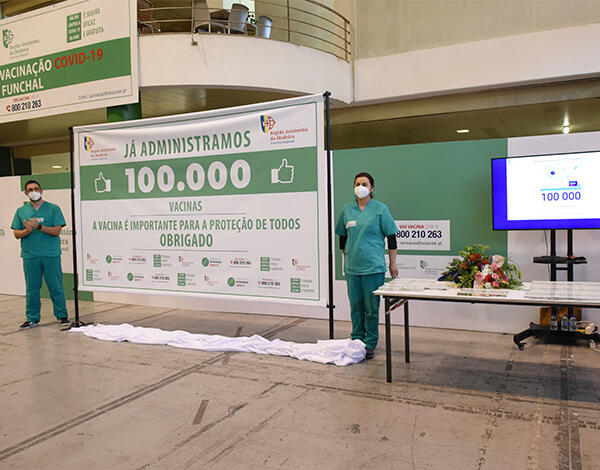 100.000 vacinas administradas contra a COVID-19
