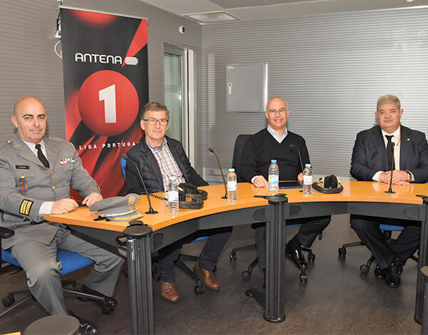 "Um ambiente carregado de um silêncio ensurdecedor"