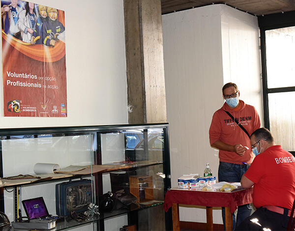 COVID-19: Mais de 500 bombeiros já foram testados.