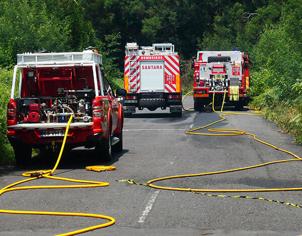 Equipas mantém-se em vigilância ativa, a combater pequenos focos de incêndio e alguns reacendimentos
