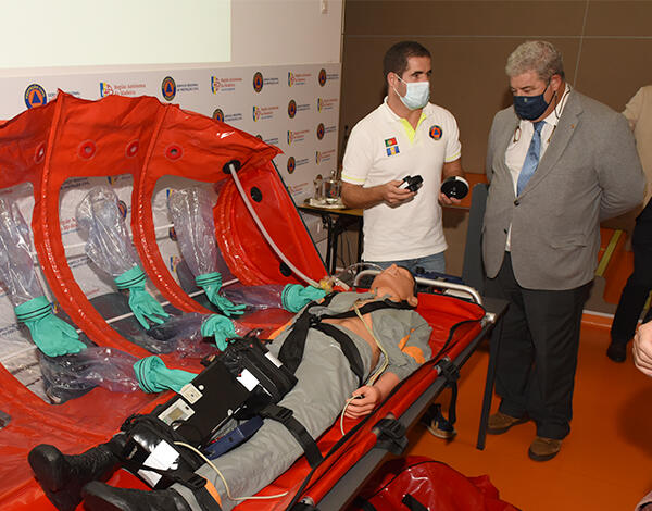 Proteção Civil adquire equipamento inovador para assegurar transporte de doentes com doença infeciosa