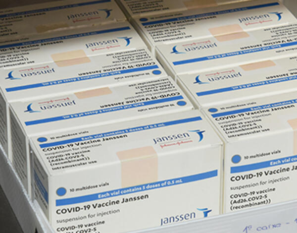 Chegaram no dia 01 de junho 5.500 vacinas da farmacêutica Janssen à RAM.