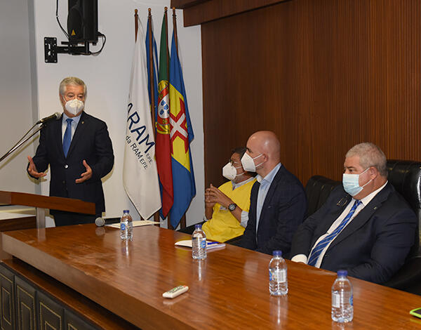 600 doentes encaminhados por ano para Unidades de Saúde no Continente