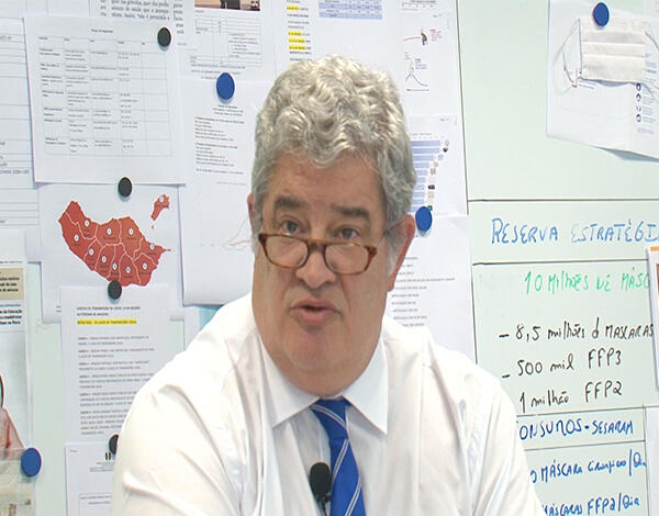 Mensagem especial de agradecimento a todos os profissionais de saúde e da proteção civil.