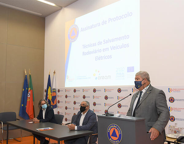 Proteção Civil promoveu Curso de Técnicas de Salvamento em Veículos Elétricos