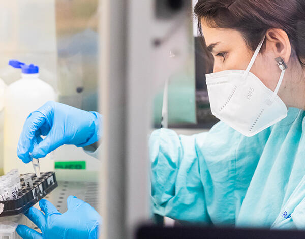 Laboratório do SESARAM assinala 1 ano de atividade de luta contra a COVID-19