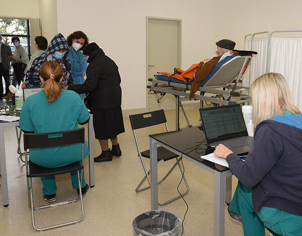 Campanha de vacinação contra a COVID-19 na RAM.