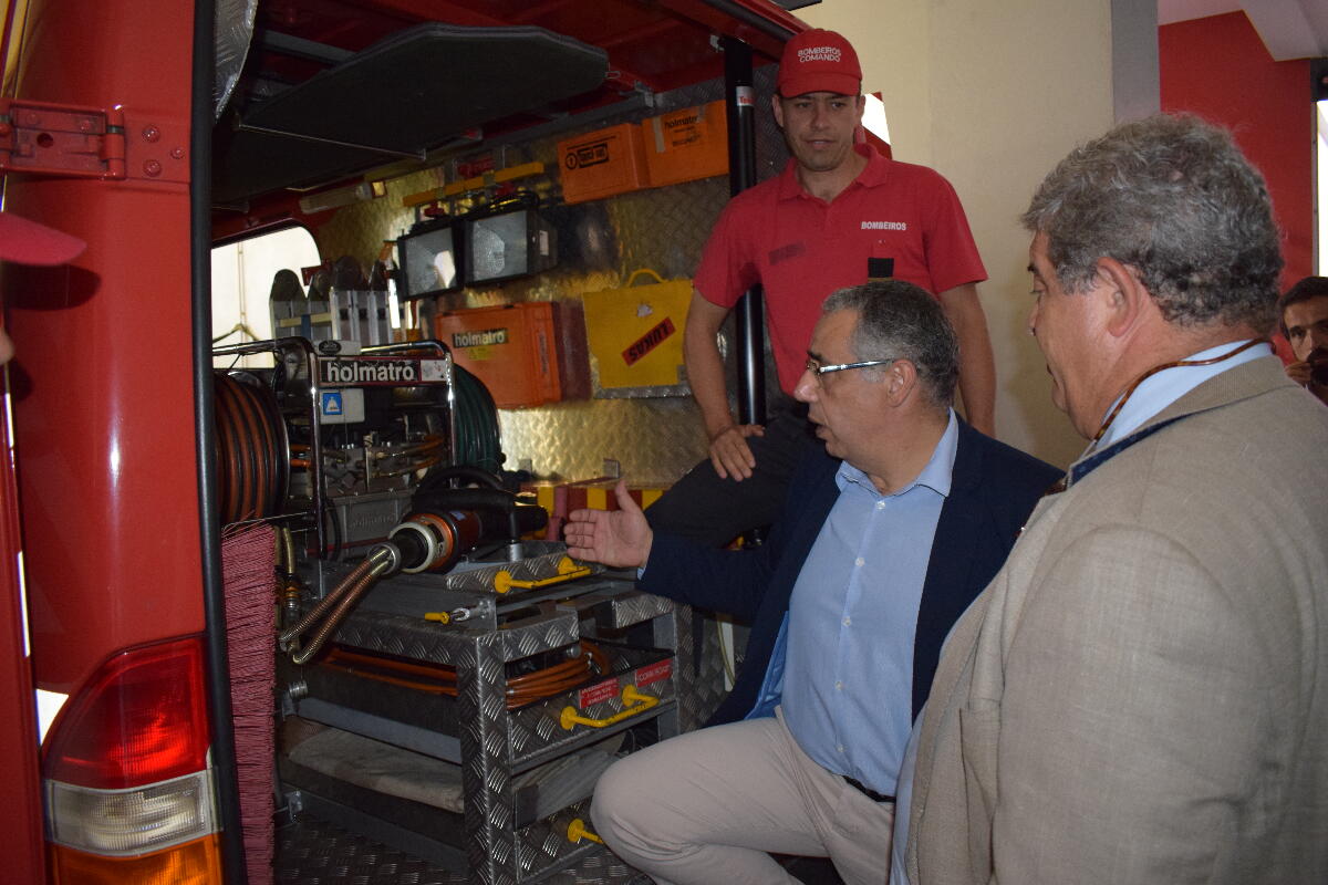 Governo reforça meios de apoio aos bombeiros