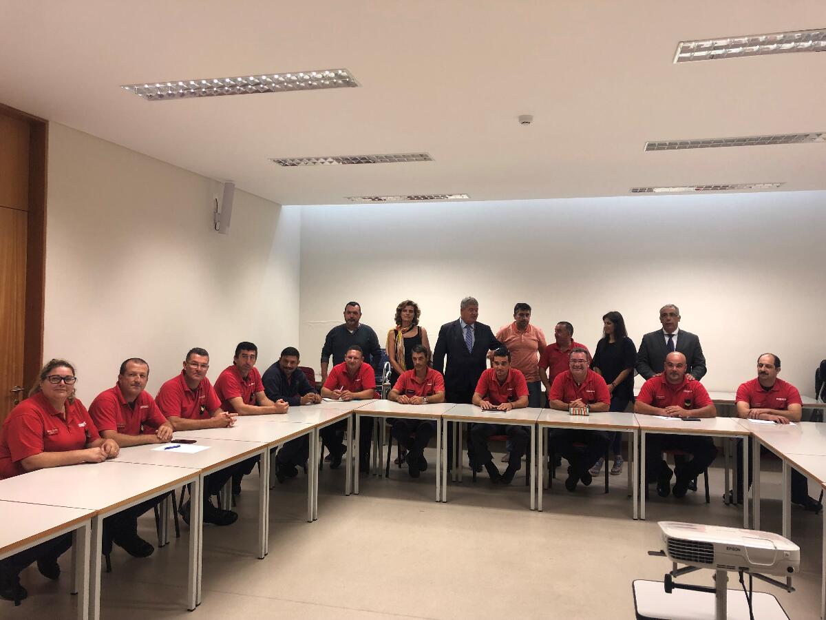 Governo quer alargar curso de inglês a todos os bombeiros da Região