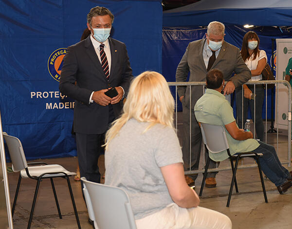 Madeira pioneira na vacinação contra a COVID-19 aos estudantes universitários