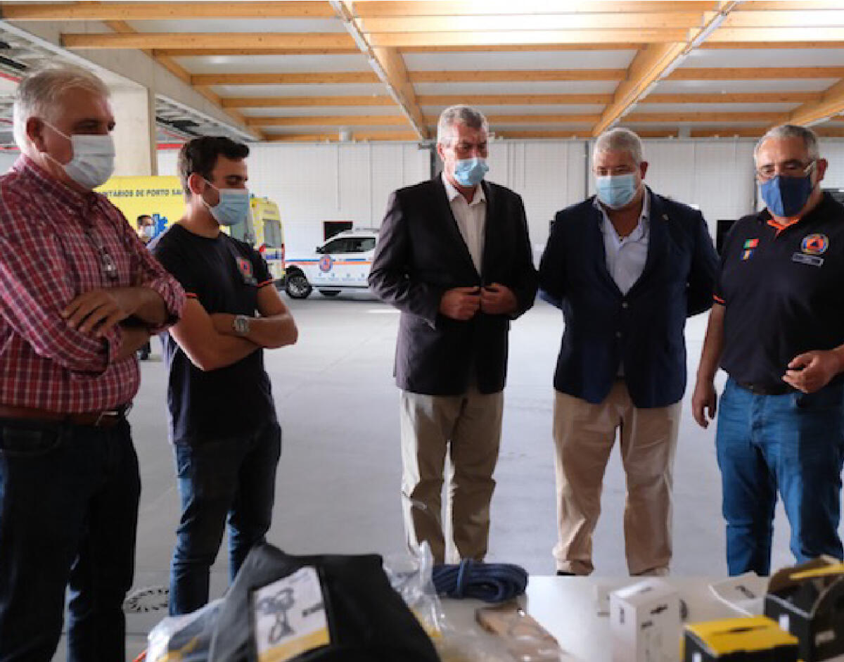 Pedro Ramos entrega material aos Bombeiros do Porto Santo 