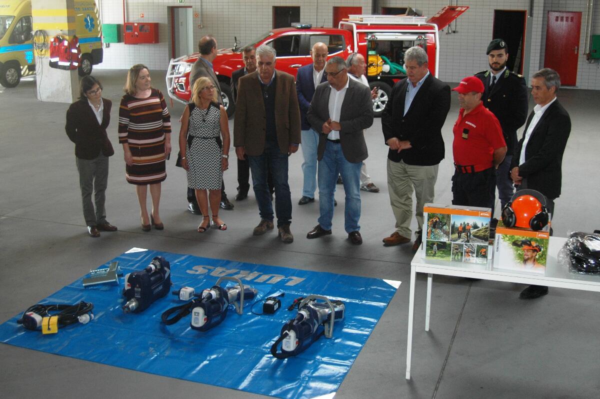 Pedro Ramos entrega material aos bombeiros do Porto Santo