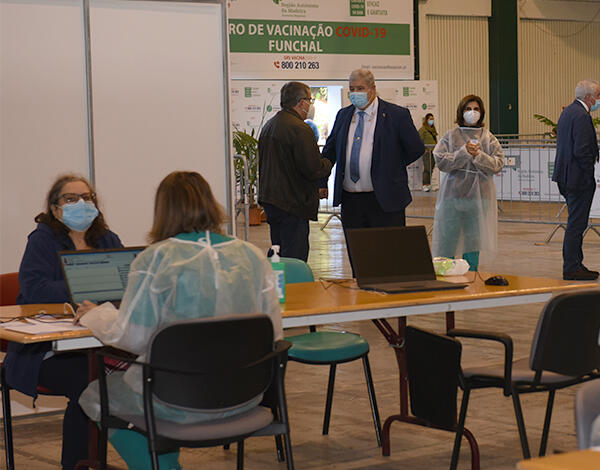  Maiores de 50 anos com patologia chamados para a vacinação