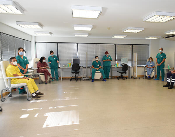 Cinco profissionais do SESARAM foram vacinados contra a COVID-19 em simultâneo.