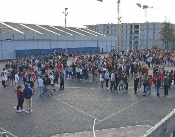 Exercícios de evacuação na EBS Gonçalves Zarco