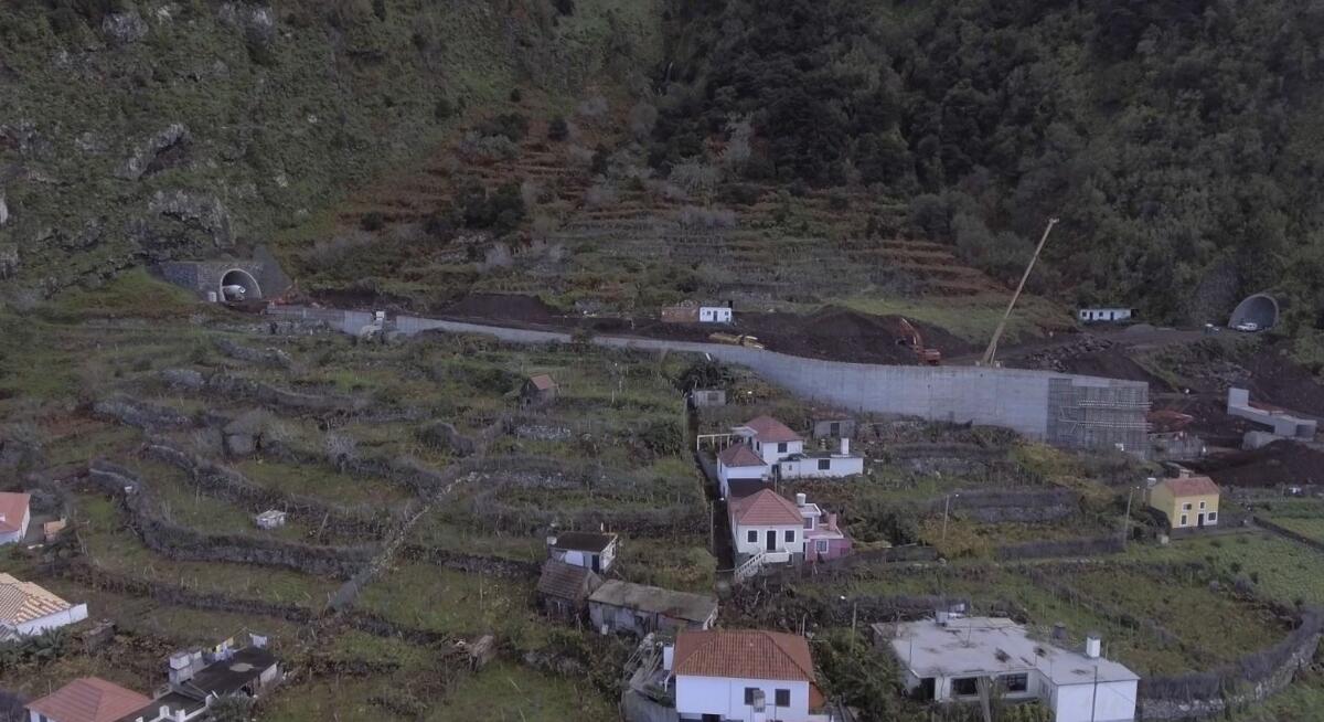 Empreitada de Construção da "Via Expresso Boaventura/S. Vicente - 3.ª Fase"