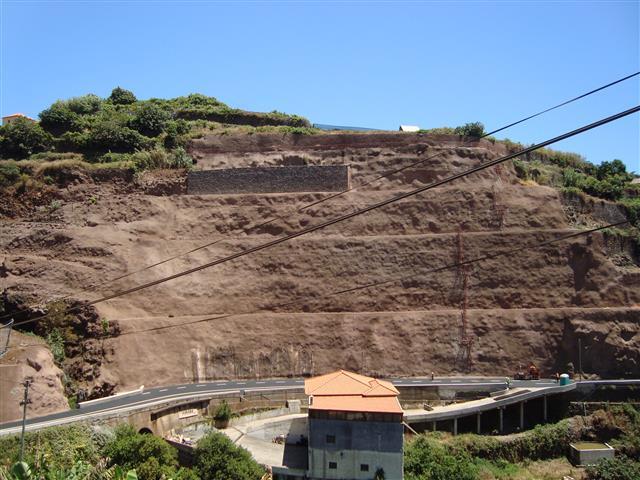 Empreitada de "Consolidação dos Taludes Sobranceiros à ER 222, nos Sítios das Voltinhas e da Rateira - Ponta do Sol