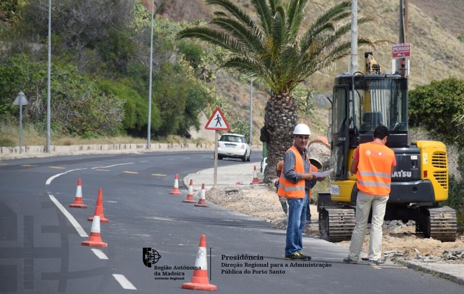Começaram os trabalhos de beneficiação e pavimentação da Estrada Regional 120, no Porto Santo