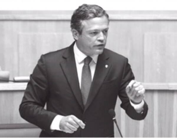 Governo lamenta falta de contacto da República