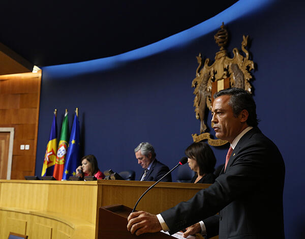 Redução de impostos e devolução de rendimentos à população volta a ser prioridade