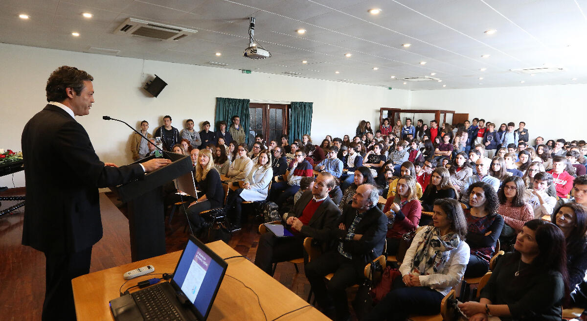 Futuro competitivo exige preparação da juventude