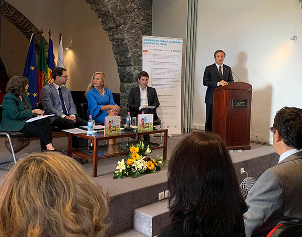 Governo Regional mantém estratégia de reduzir impostos diretos