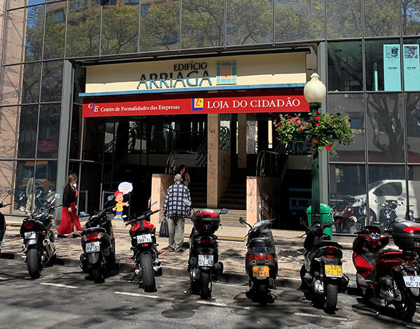 Vice-Presidência apela aos cidadãos para não recorrerem aos balcões de atendimento ao público 