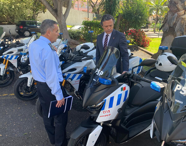 Governo entrega motociclos e viatura todo-o-terreno à PSP