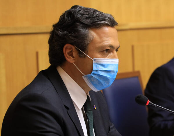 Madeira redireciona todos os recursos financeiros disponíveis para combater a recessão económica e social causada pela COVID-19