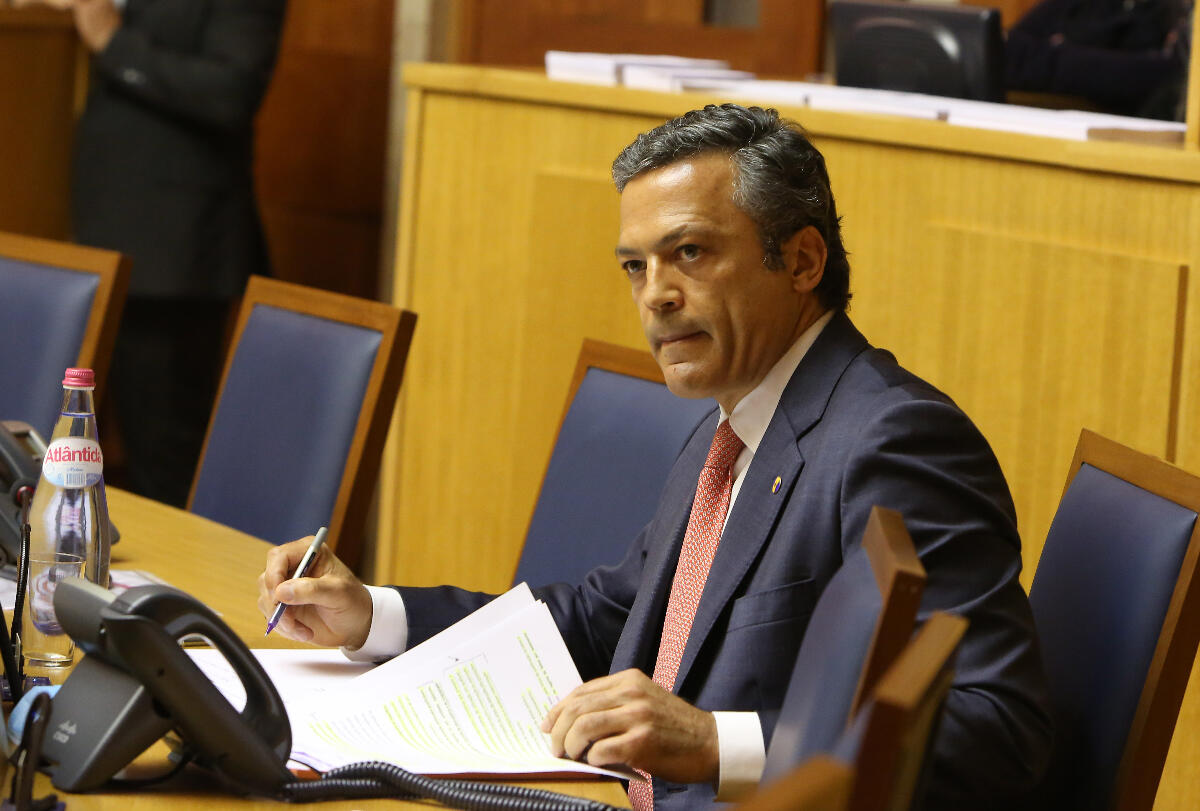 Governo vai continuar a fazer pressão para resolver operacionalidade do Aeroporto