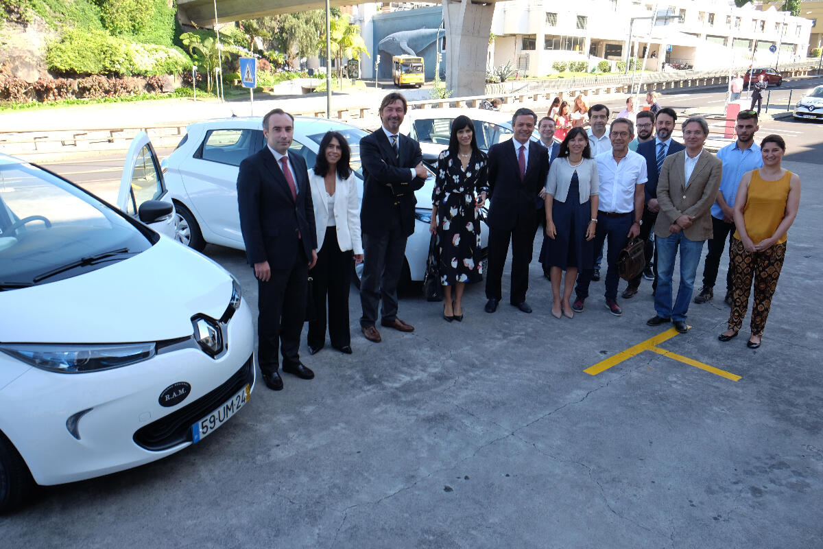 Governo entrega viaturas elétricas do Fundo Ambiental