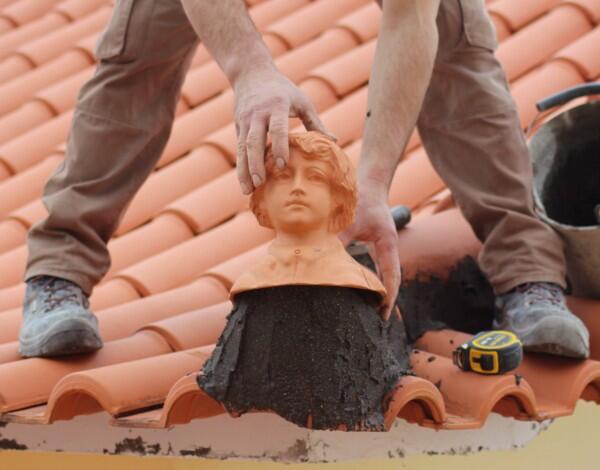 Tradição ancestral “Os remates de telhado, na arquitetura madeirense”