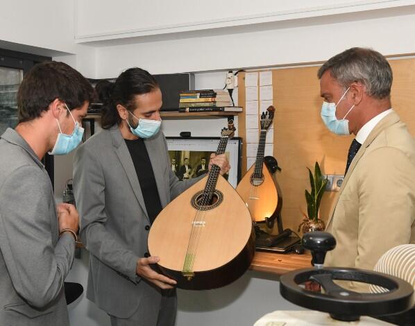 Região inova na arte da construção de bandolins