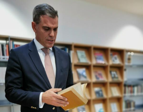 Eduardo Jesus considera Biblioteca de Culturas Estrangeiras fundamental na interligação entre culturas