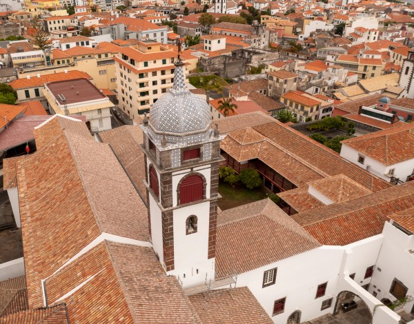 Torre do Convento de Santa Clara marca de novo a paisagem urbana do Funchal