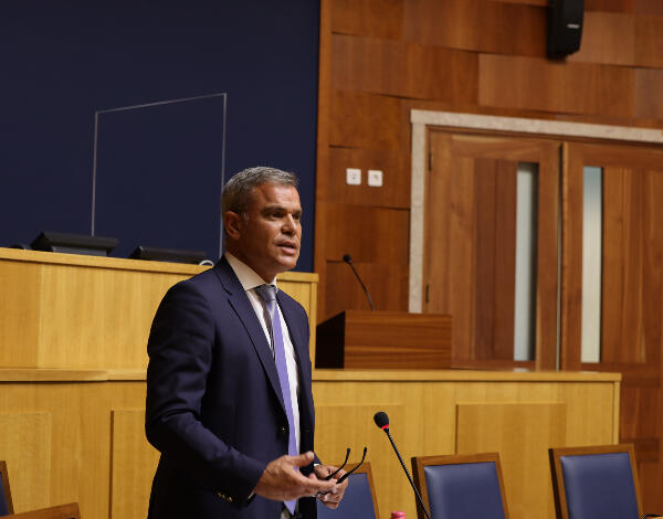 Eduardo Jesus apresenta na ALM adaptação à RAM regime de acesso e de exercício da atividade das agências de viagens e turismo