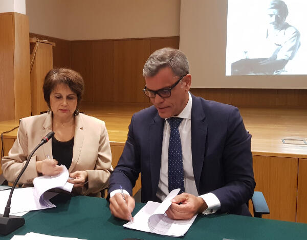 Doação da biblioteca de Jorge Sumares foi contributo importante