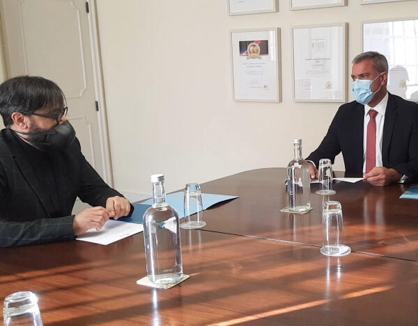 Governo Regional apoia artista visual Hernando Urrutia
