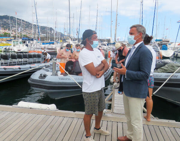 Eduardo Jesus visita empresa 'Rota dos Cetáceos'