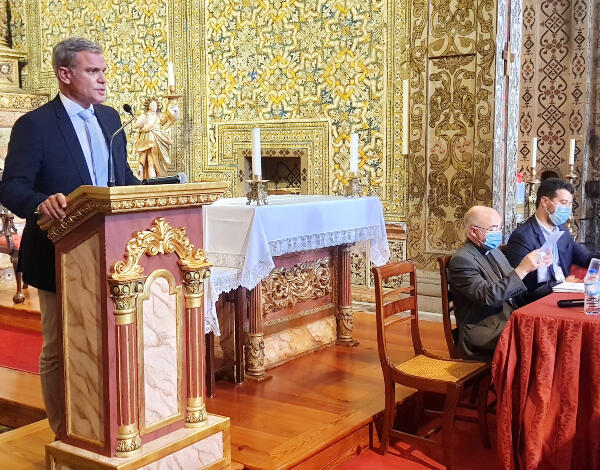 Eduardo Jesus no lançamento do livro “São Tiago Menor – Querubim divino armado”