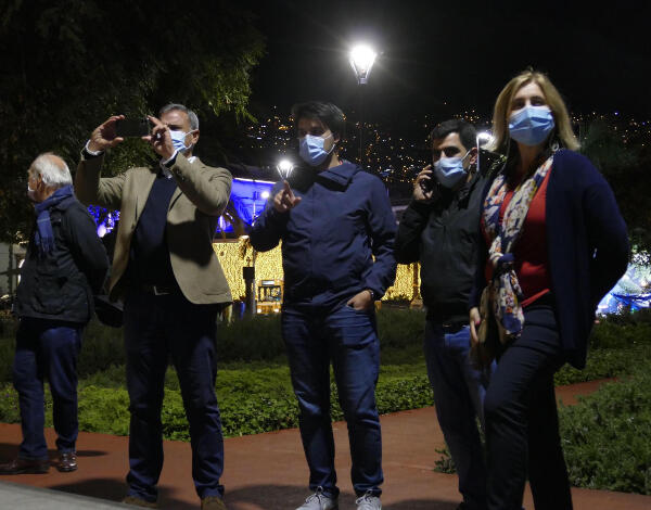 Secretário Regional satisfeito com as iluminações que conjugam inovação com o tradicional