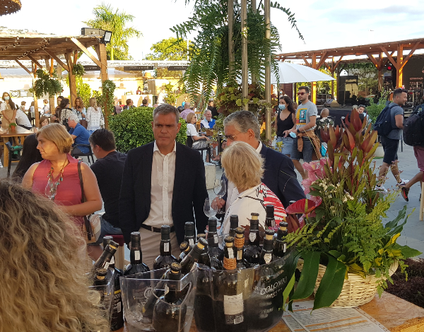 Secretários regionais visitam ‘Madeira Wine Lounge’