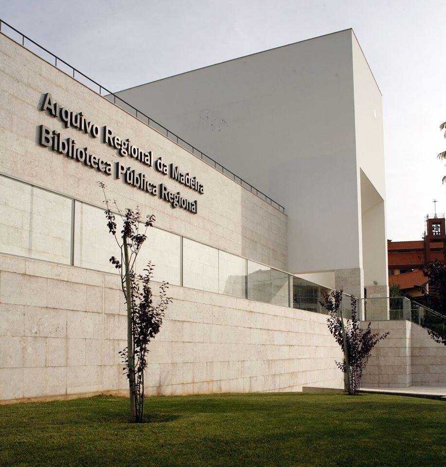 ABM recebe biblioteca do Professor Nelson Veríssimo 