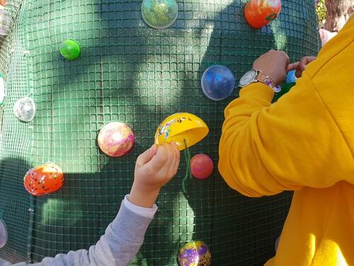 Cerca de 250 crianças " enfeitaram  a árvore de Natal", no Jardim Municipal, ao longo de dois dias 