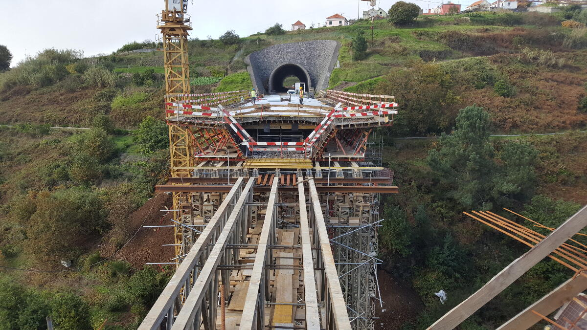 Vídeo mostra empreitada de construção da "Via Expresso Fajã da Ovelha / Ponta do Pargo - 2.ª Fase"