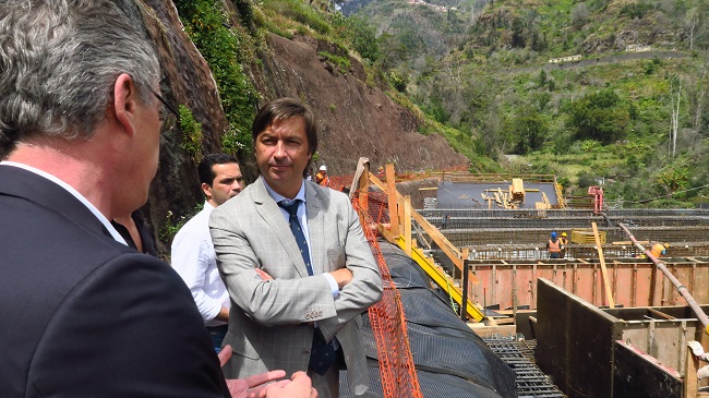 Construção dos falsos túneis na Ribeira de João Gomes decorre a bom ritmo